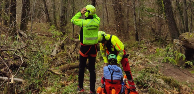 Cade durante un’escursione e non riesce a camminare, messa in salvo con l’elicottero