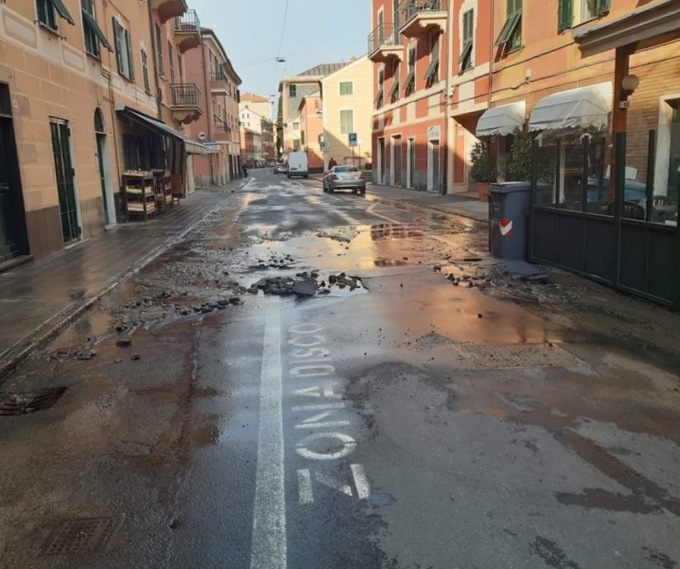Sestri Levante, rottura dell’acquedotto in via Nazionale