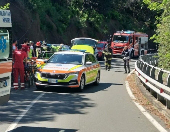 Incidente al Passo del Bracco: marito e moglie si ribaltano con l’auto