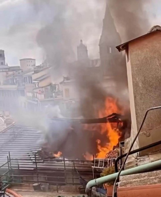 A fuoco appartamento in centro storico a Genova