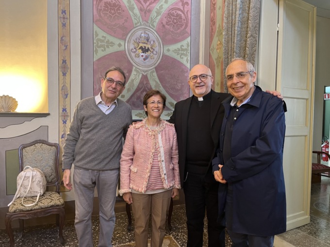 Tre laici ricevono un’onorificenza pontificia dal vescovo