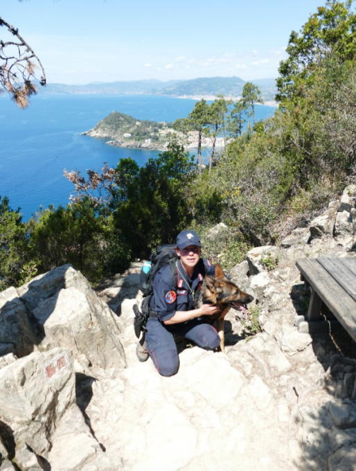 Sestri, controlli dei Carabinieri con cane antiveleno a Punta Manara