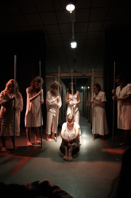 “Oltre i muri”, spettacolo teatrale all’Arena Conchiglia