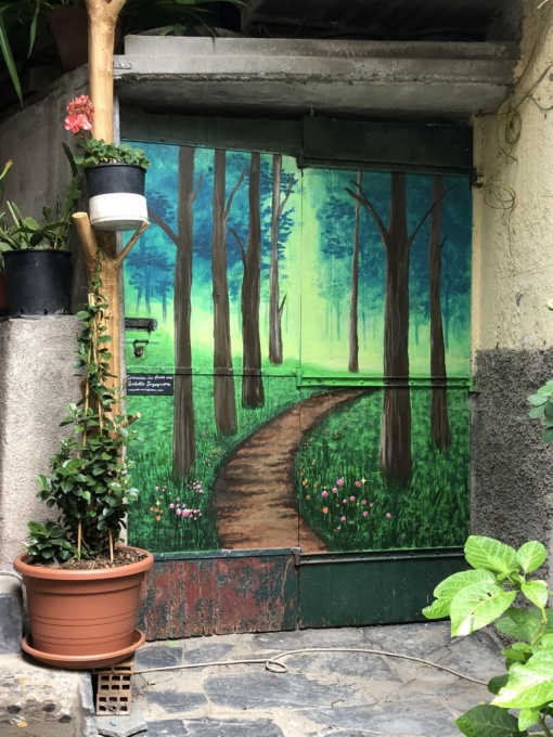 Lorsica si arricchisce di porte artistiche