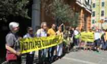 Oltre 200 persone alla manifestazione contro la rimozione dello striscione per Giulio Regeni