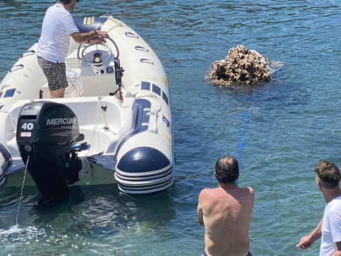 Ripescata la presunta “bara” nelle acque di Recco