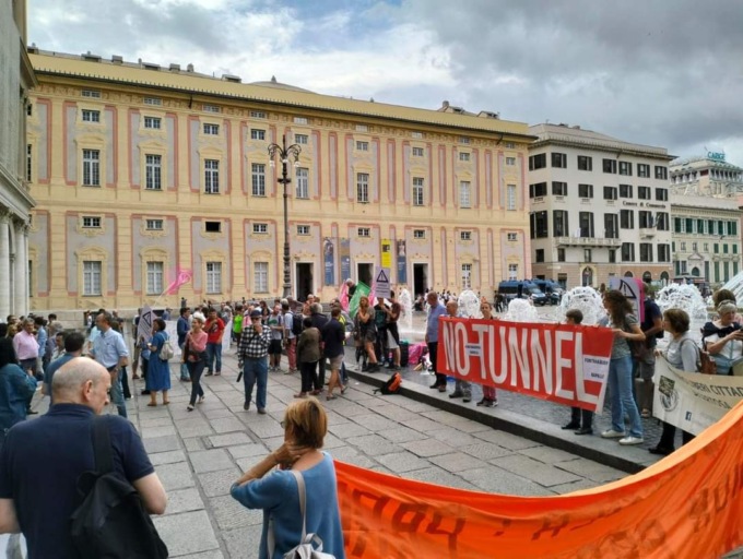 No al tunnel Fontanabuona e ad altre opere, la protesta davanti alla Regione