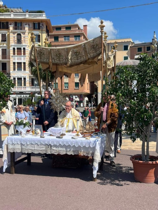 Corpus Domini, processione sul mare a Rapallo
