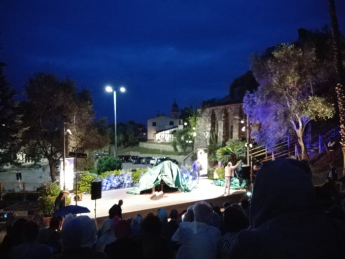 Un concerto bagnato ha inaugurato la nuova arena all’aperto di Villa Rocca