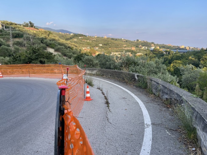 «Cedimento strada per Maxena, Sanguineto e Campodonico: più fatti, meno transenne!