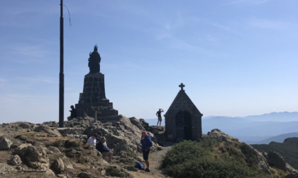 Il Cai: "No a nuove croci sulle cime dei monti". Poi la smentita