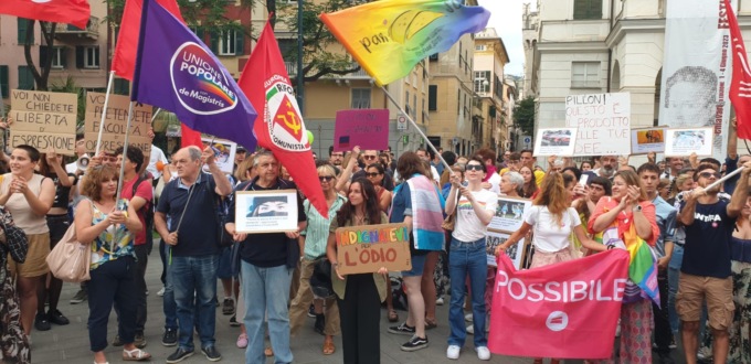 Simone Pillon accolto da urla, fischi e “Bella ciao”