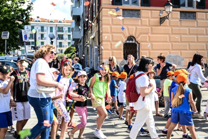 Andersen Festival, si apre con la sfilata delle scuole