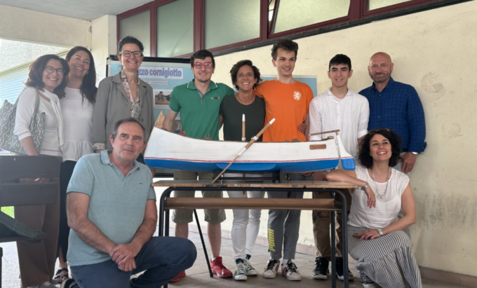 IISS Liceti di Rapallo, un gozzo cornigiotto in miniatura realizzato dagli studenti