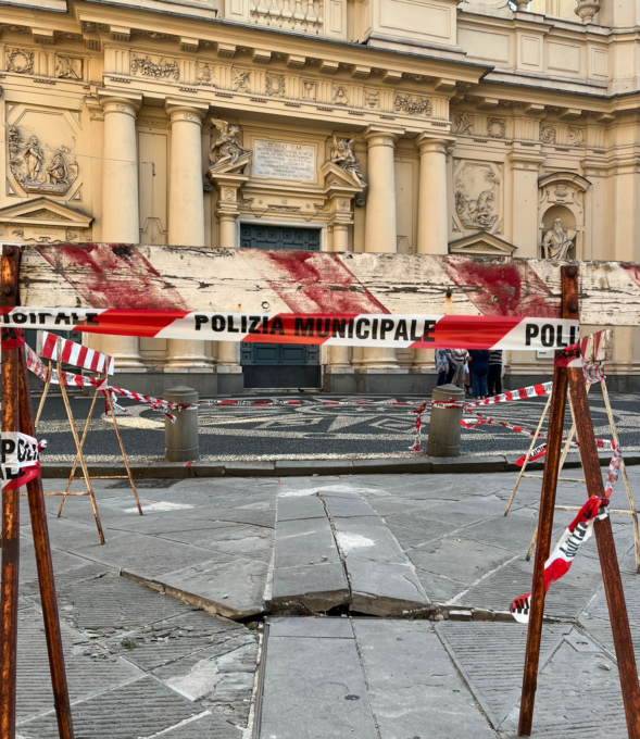 Santa, cede la pavimentazione di piazza Caprera