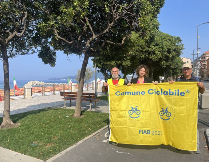 Bandiera gialla per la ciclabile di corso Valparaiso