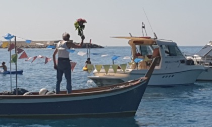 Festa di San Pietro, folla alla benedizione del mare