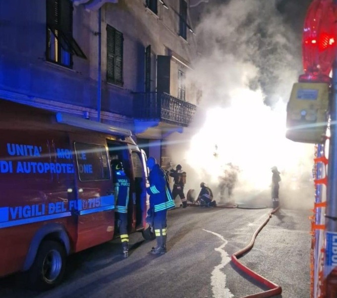 Esplosione in un magazzino a Ruta, evacuati gli inquilini