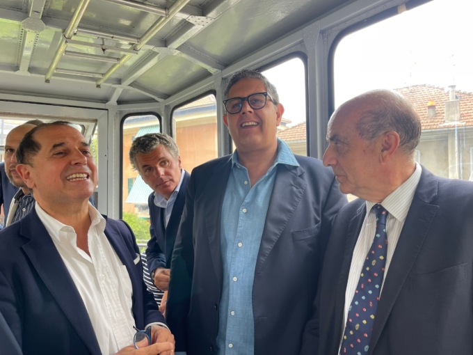 Toti sale a Montallegro in funivia: “Pronti a sostenere l’impianto”