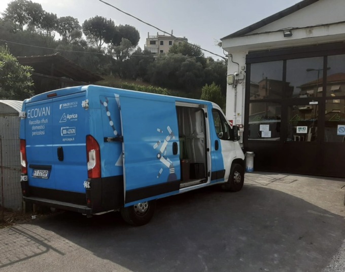 Rifiuti, nuovi servizi al punto di distribuzione di via Piacenza