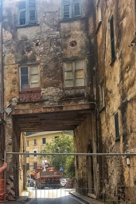 Chiude il “volto” di Borgonovo per problemi di sicurezza