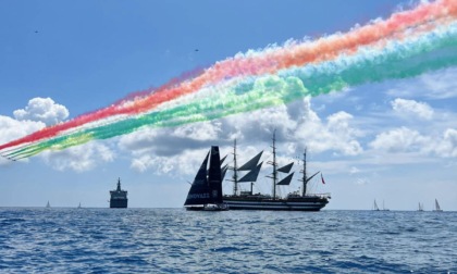 La Amerigo Vespucci e le Frecce Tricolori incantano Genova