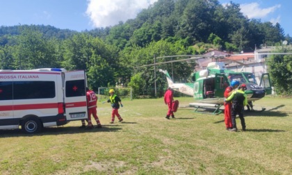 Motociclista perde il controllo del mezzo, in elicottero al San Martino