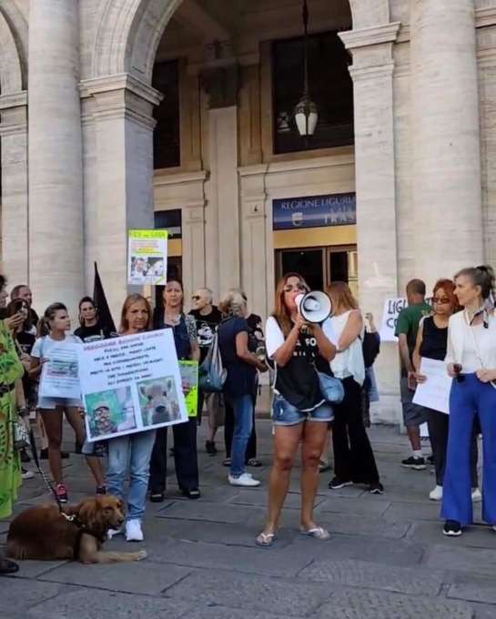 Caccia con archi e frecce, la protesta degli animalisti