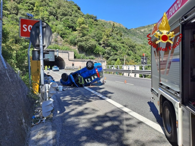 Auto cappottata in A12