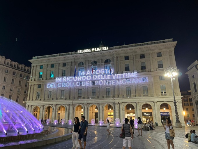 Ponte Morandi, Regione Liguria ha ricordato le 43 vittime sul maxischermo del palazzo di piazza De Ferrari