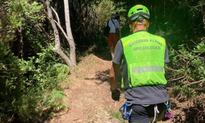 Cade durante escursione, donna soccorsa con l'elicottero