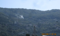 Bruciano sterpaglie sul monte San Giacomo, sanzionati