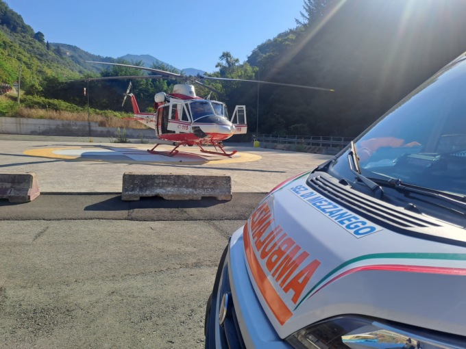 Ciclista cade da un ponte sulla strada del passo del Bocco