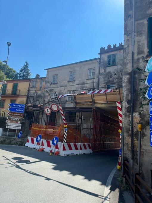 Camion danneggia il voltino di Borgonovo