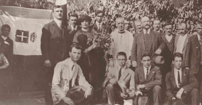 100 candeline sulla torta per la Calvarese