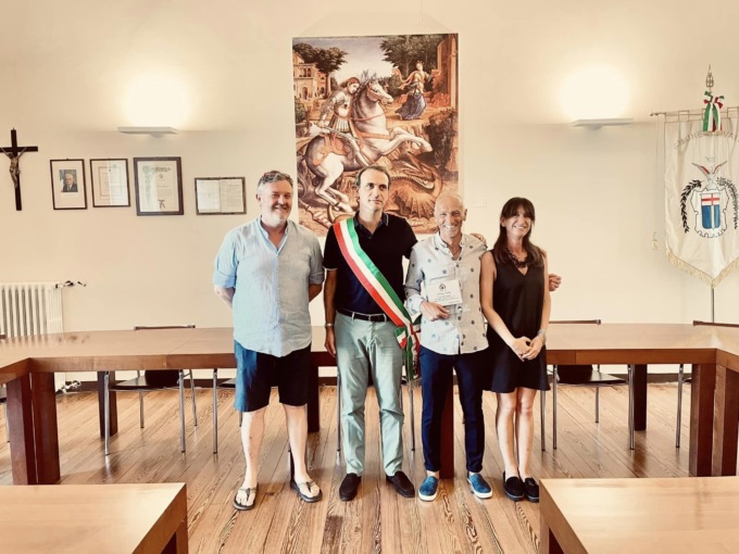 L’allenatore del Sestri Levante premiato dal sindaco di Levanto