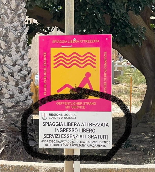 Un cartello “Regione Liguria-Comune di Camogli” a Marsala