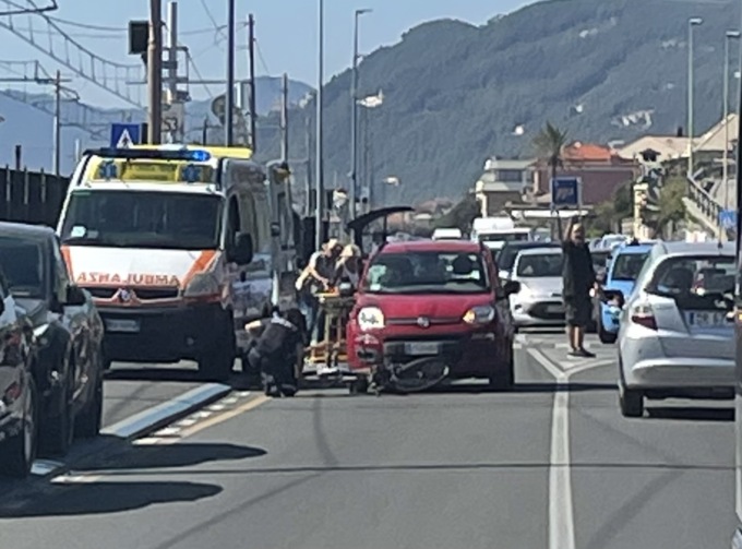 Ciclista ferito a Cavi, code sull’Aurelia