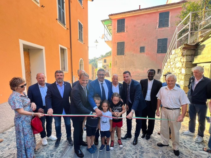 Inaugurata la nuova pavimentazione del centro storico di Castiglione Chiavarese