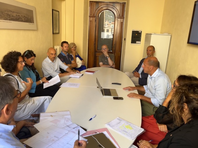 Capolinea di piazza Caduti di Nassiriya: l’incontro tra amministrazione, AMT e le dirigenti scolastiche delle scuole superiori di Chiavari