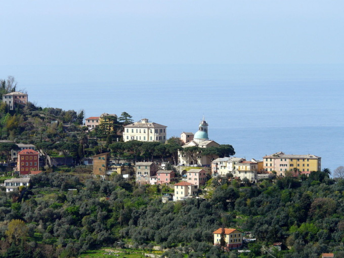 Muore dopo aver camminato a piedi sino a san Rocco di Camogli