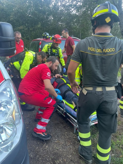 Cade mentre cerca funghi tra Barbagelata e Montebruno