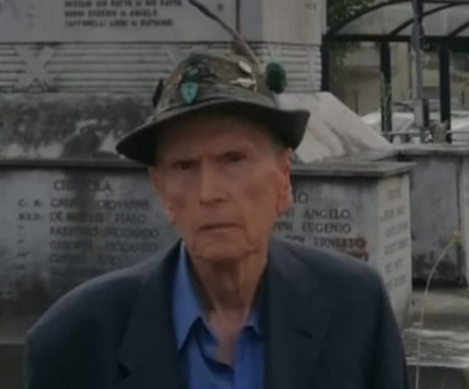 Addio al barbiere e alpino Mario Ronconi