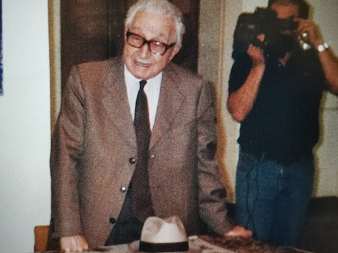 Amate scrivere poesie? C’è il concorso del Mosaico dedicato a Ugo Carreca