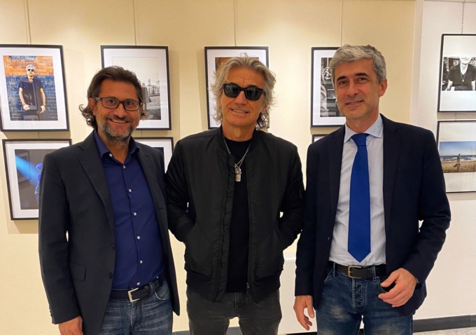 La star del rock italiano Ligabue in visita a Sestri Levante