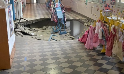 Crolla pavimento all'asilo di via Delpino a Chiavari