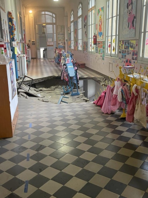 Crolla pavimento all’asilo di via Delpino a Chiavari