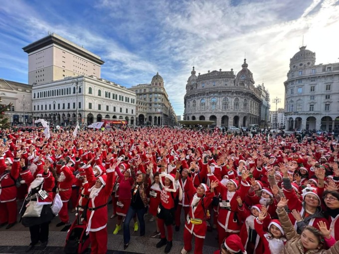 A Genova la Camminata dei Babbi Natale per il Gaslini