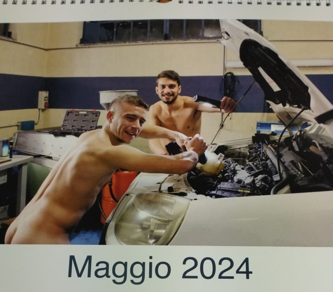 Calciatori nudi per sostenere Gaslininsieme