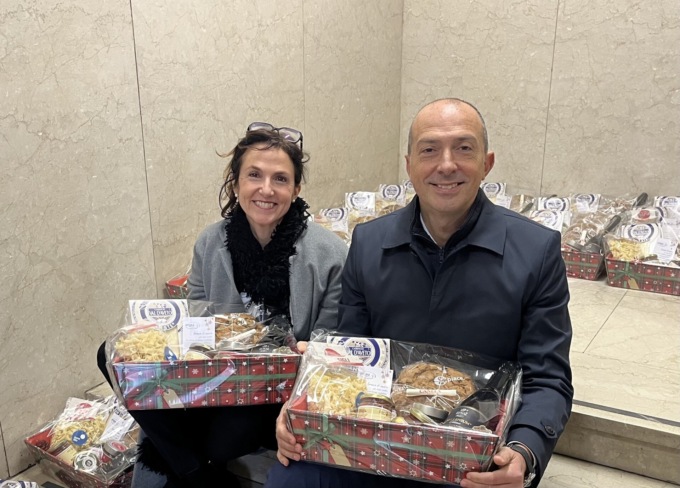 Solidarietà, 100 pacchi natalizi per gli assistiti dai servizi sociali del comune di Chiavari